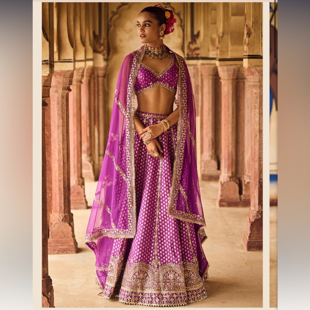 Purple Brocade Lehenga XXS with matching dupatta